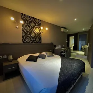 https://hotel-restaurant-des-voyageurs-le-cheylard.hotels-rhonealpes.com